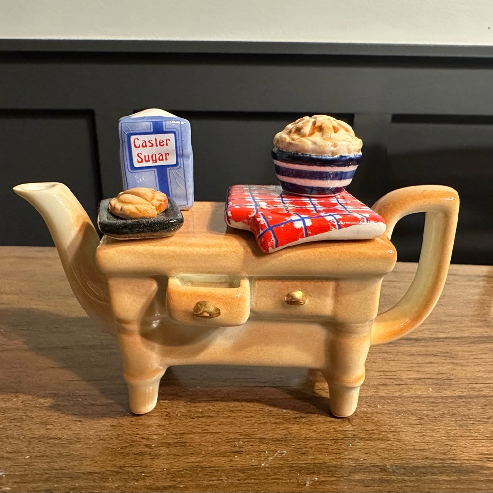 Vintage Cardew Ceramic Teapot, Baking Day design